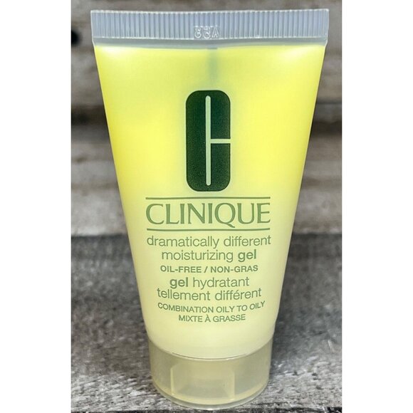 Clinique Dramatically Different Moisturizing Lotion 1 Oz Travel Sz NEW - Picture 1 of 5